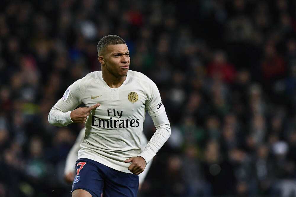 奔驰VLE预告图发布 将于明年上市